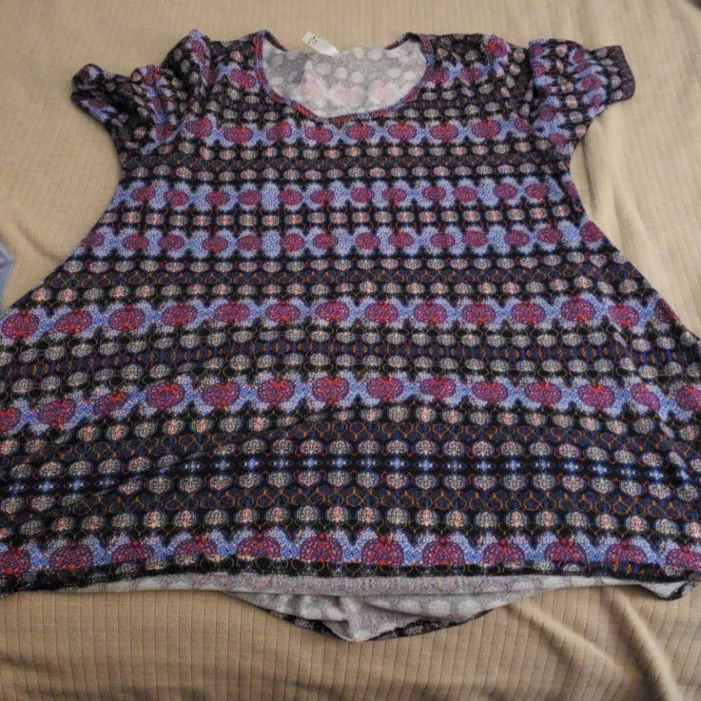 Perfect tee, fun pattern!